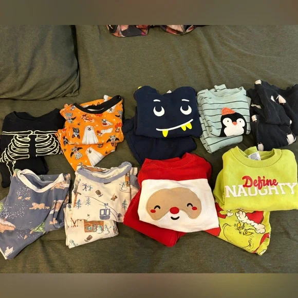 24m/2T Halloween and Christmas holiday bundle - Picture 1 of 5